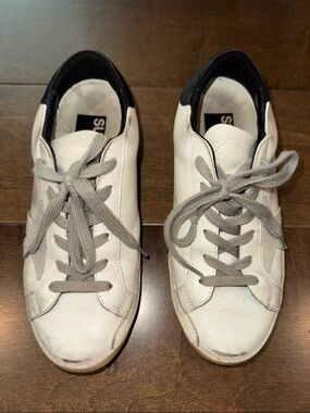 Golden Goose Womens White Leather SuperStar Sneakers - SIZE 37